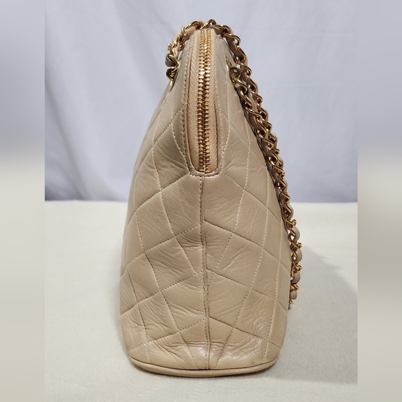 Chanel Dome 1996-1997 shoulder. 24k gold plated hardware. Card & Dustbag include - Picture 3 of 16